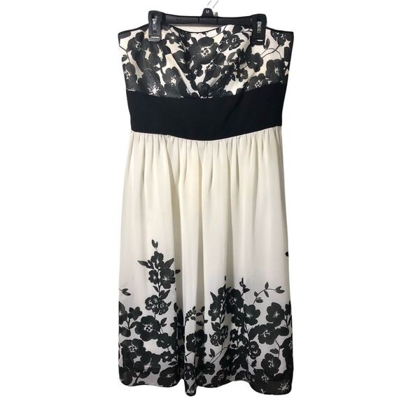 White House Black Market Strapless Black and White Dress - Picture 4 of 9